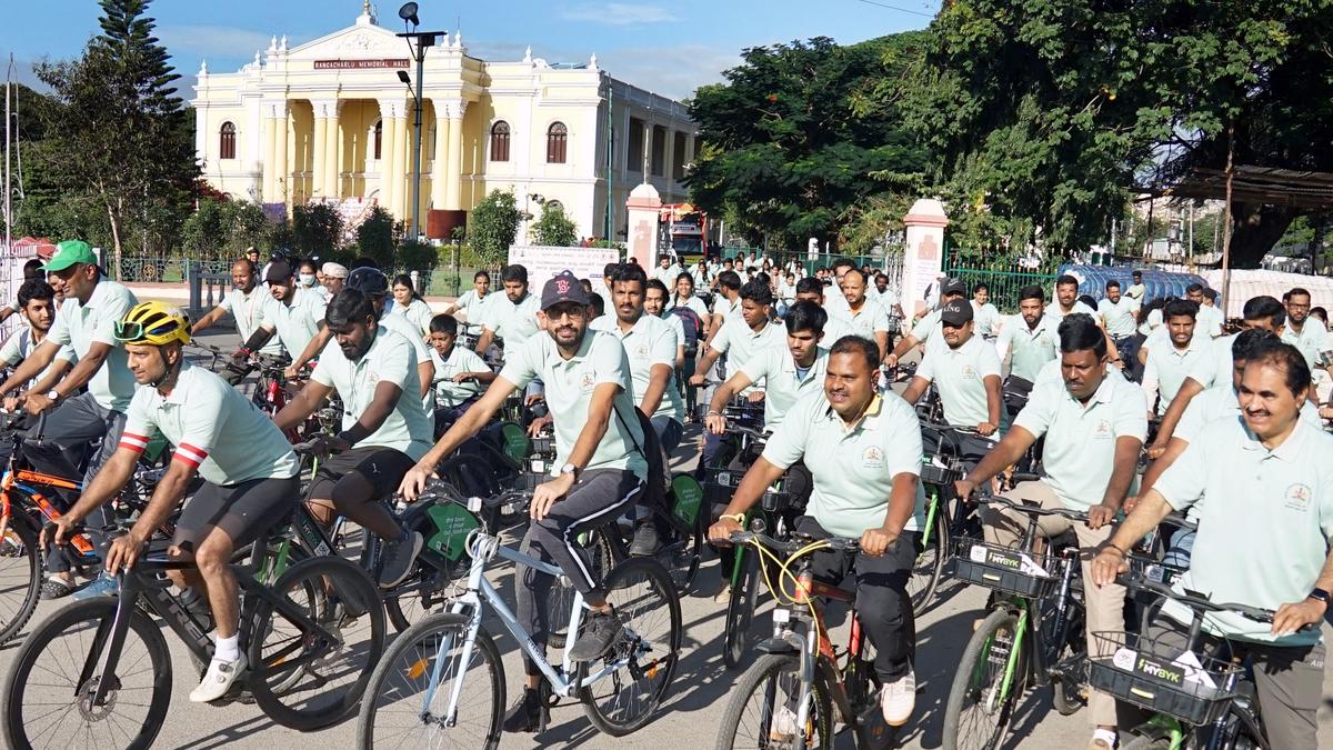 Mysuru Dasara: Hundreds take part in Heritage Cycle Ride